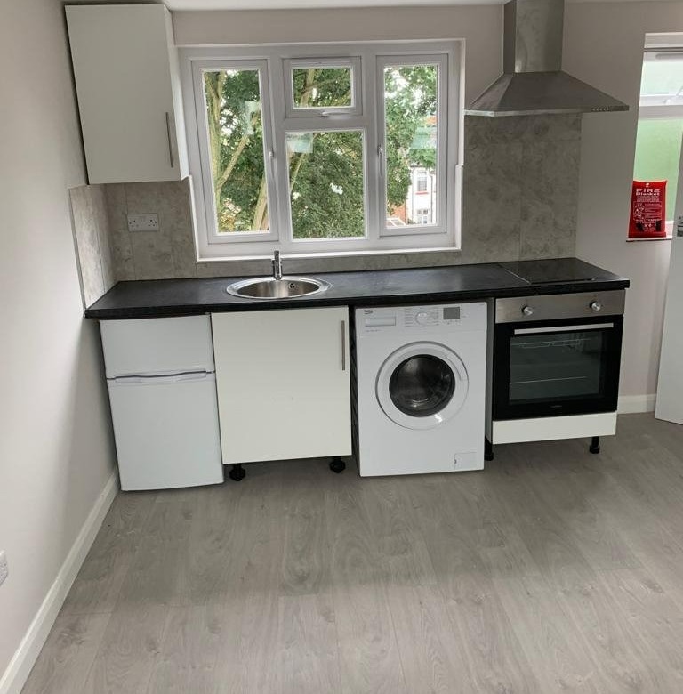 Studio Flat in Harrow HA3 5DZ