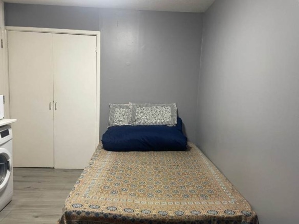 Studio flat in Bracknell RG12 9AZ