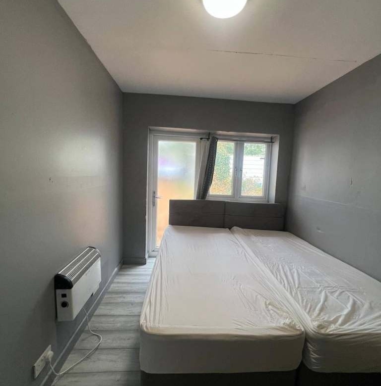 Studio Flat in West Drayton (UB7 8BY)