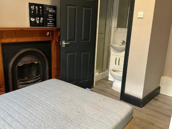 Studio Room in Leicester LE3 5RN