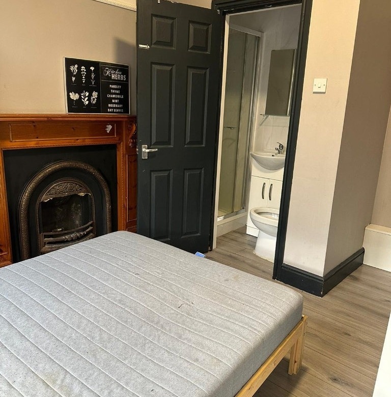 Studio Room in Leicester LE3 5RN