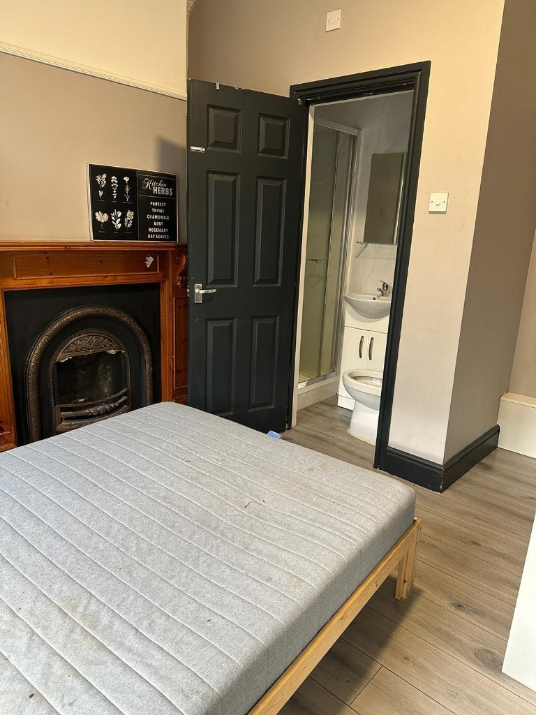 Studio Room in Leicester LE3 5RN