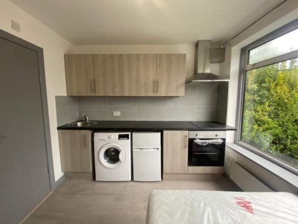 Studio Flat in Leicestershire, LE10 0DH