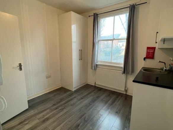 Studio in Central Reading (RG1 7UP)