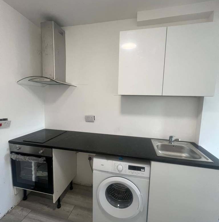 Studio Flat in Beaconsfield, Buckinghamshire HP9 2PD