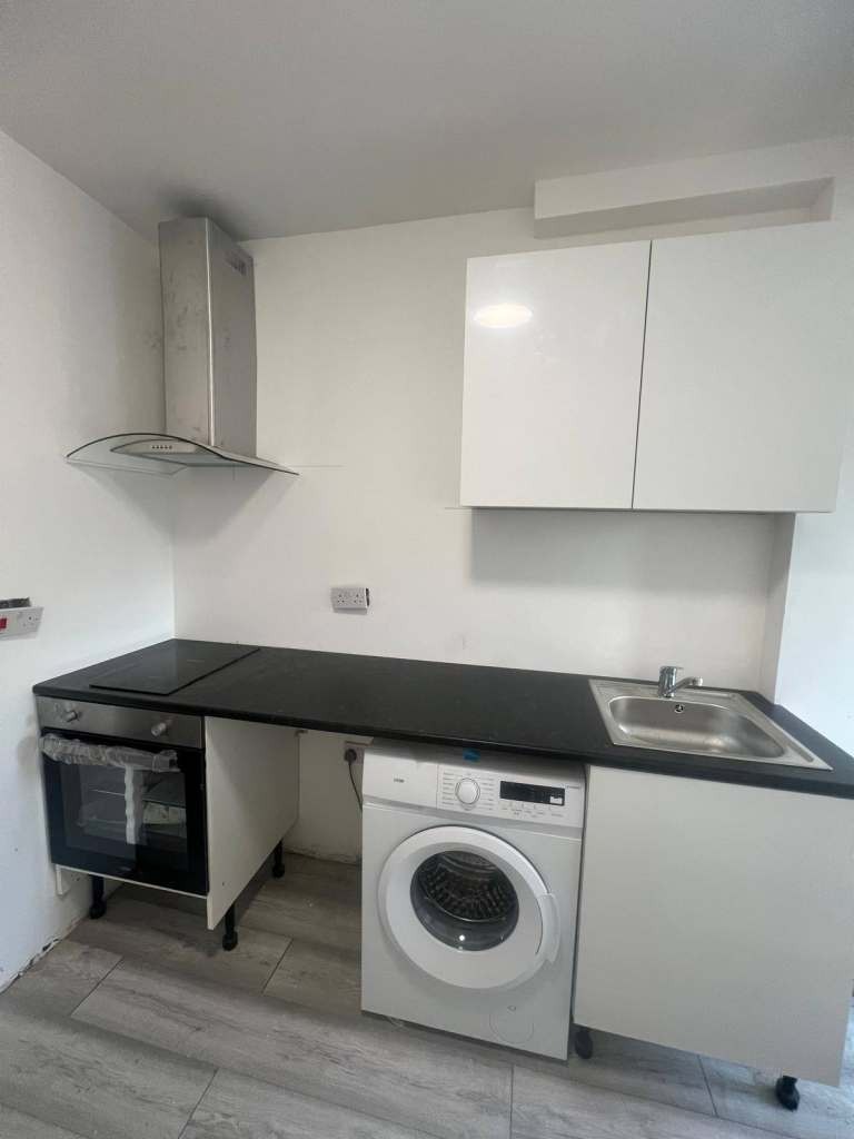 Studio Flat in Beaconsfield, Buckinghamshire HP9 2PD