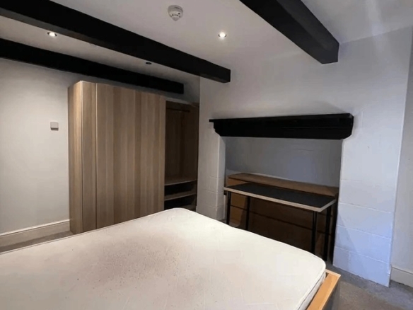 Studio Room in Farnborough, Hampshire, GU14 7JJ