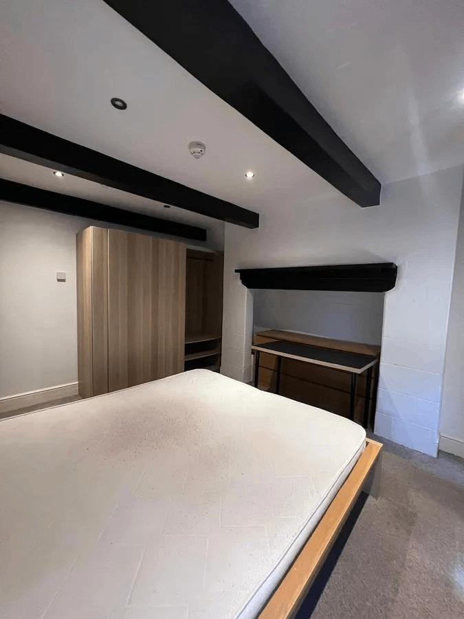 Studio Room in Farnborough, Hampshire, GU14 7JJ