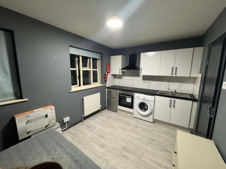 Studio Flat in Reading RG1 6RD