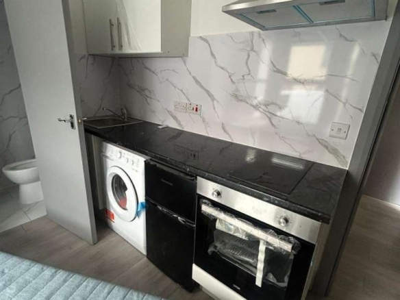 Studio flat in Gerrards Cross Bucks SL9 9EA