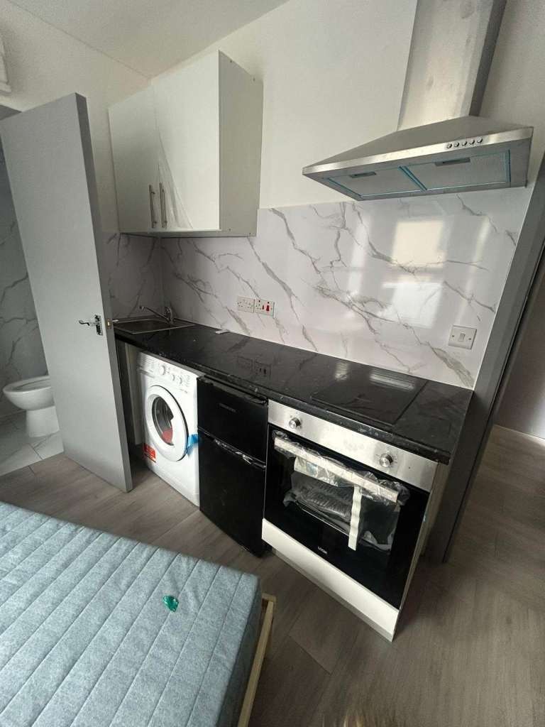 Studio flat in Gerrards Cross Bucks SL9 9EA