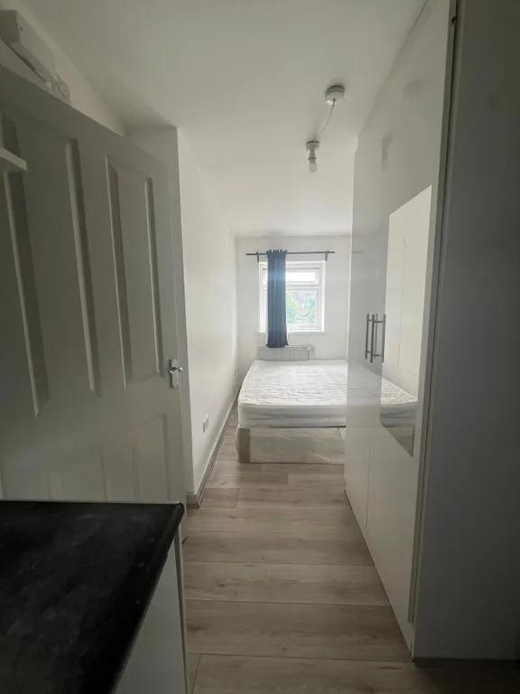 3 Bed-Flat Villier Street, Uxbridge UB8