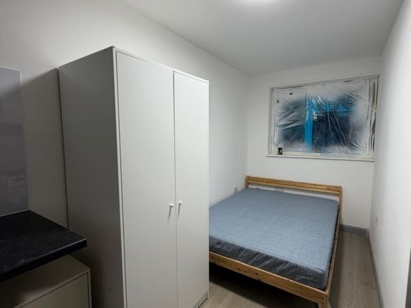 Studio Flat in Slough, (SL1 2SD)
