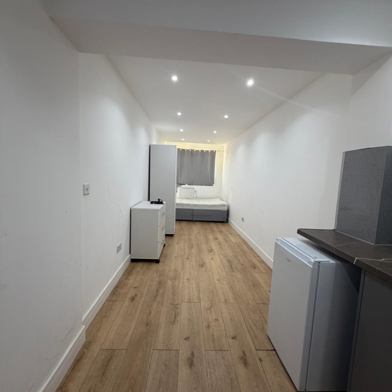 En-Suite in Slough, (SL13RG)