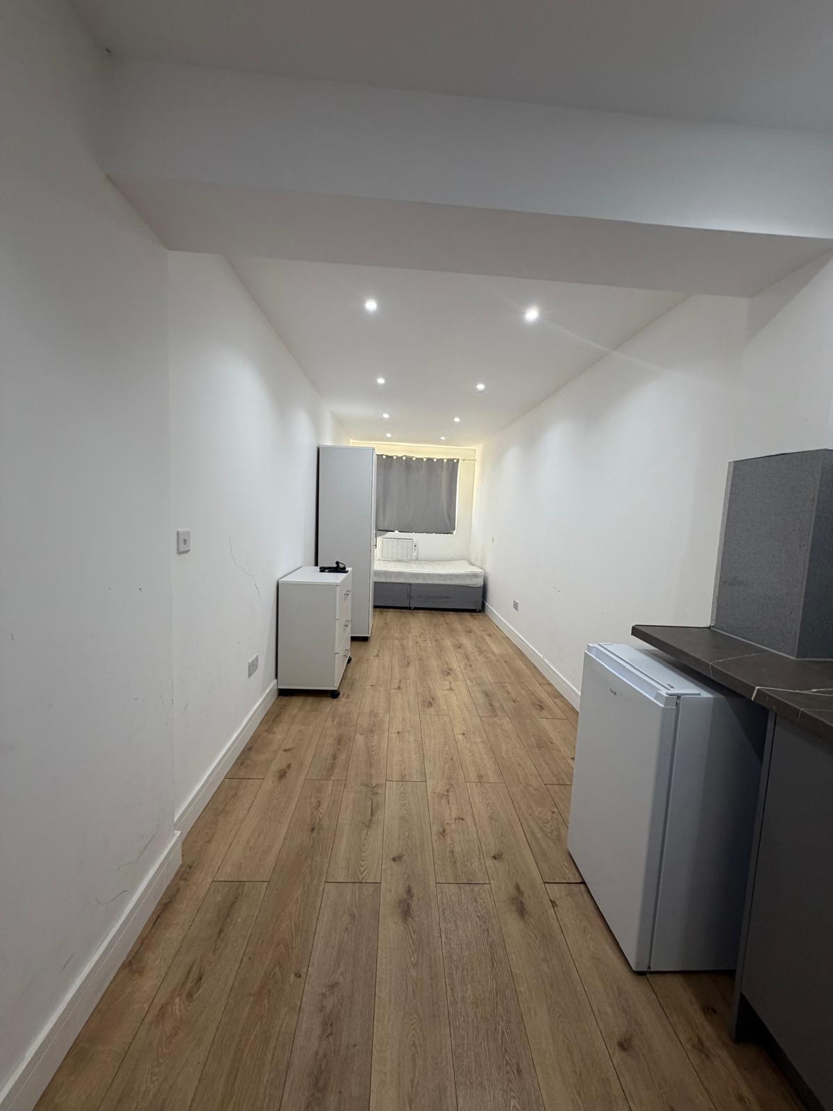 En-Suite in Slough, (SL13RG)