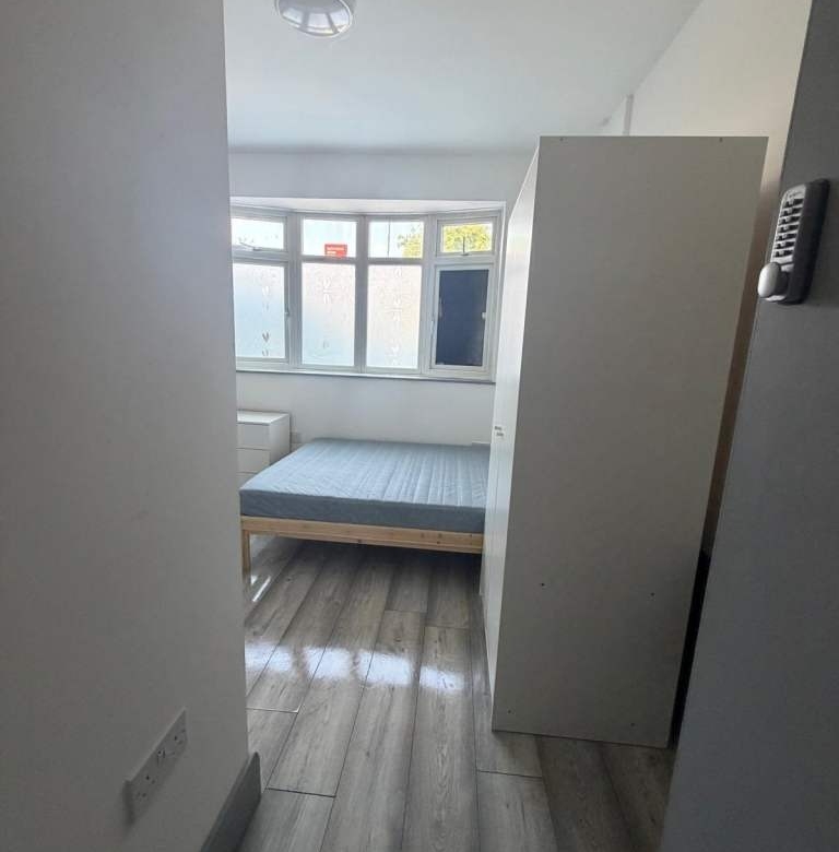 Studio Flat in Slough, Berkshire, (SL1 5PR)