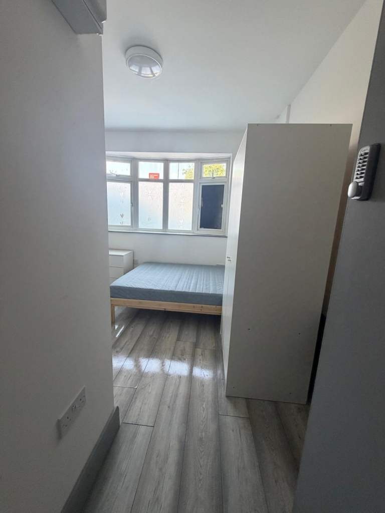 Studio Flat in Slough, Berkshire, (SL1 5PR)