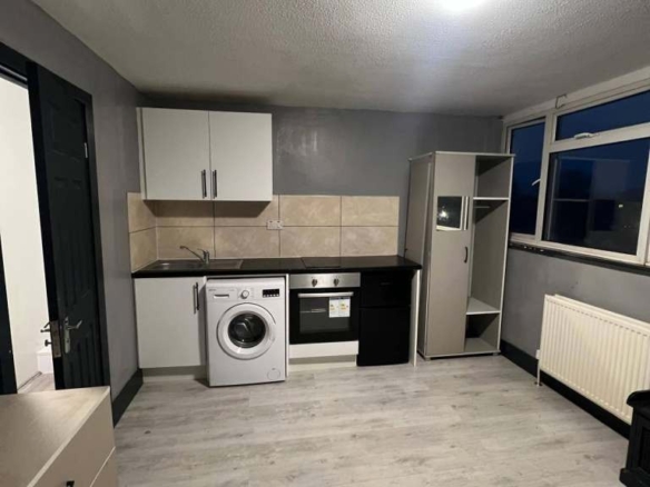 Studio Flat in Maidenhead, SL6 8AY