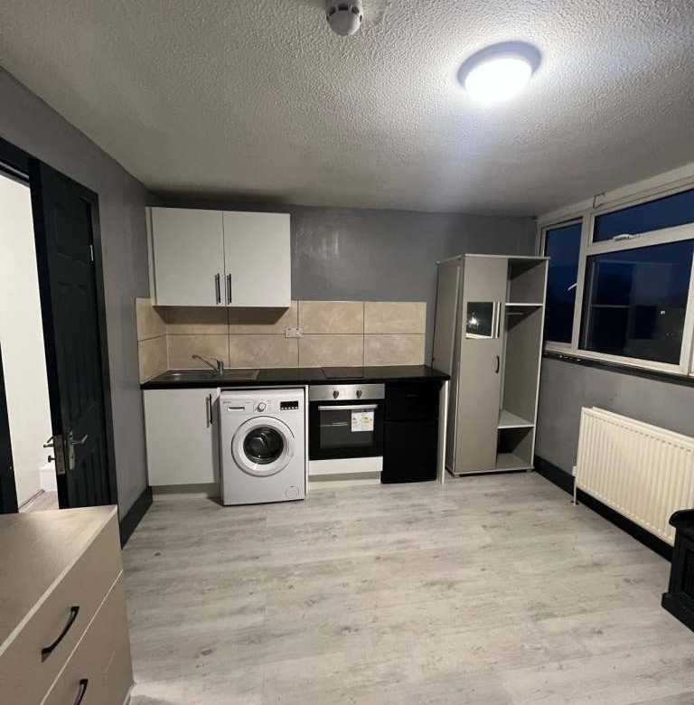 Studio Flat in Maidenhead, SL6 8AY