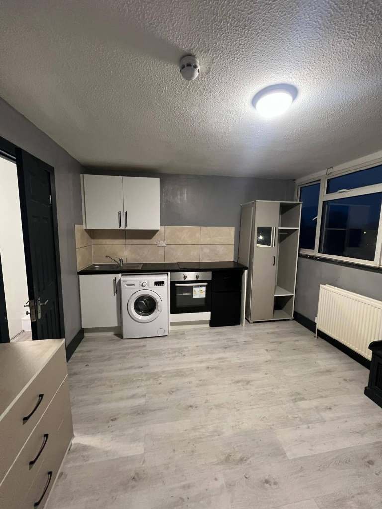 Studio Flat in Maidenhead, SL6 8AY