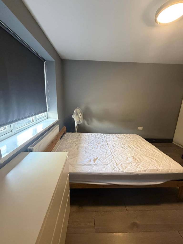 En-Suite in Slough, (SL12SU)
